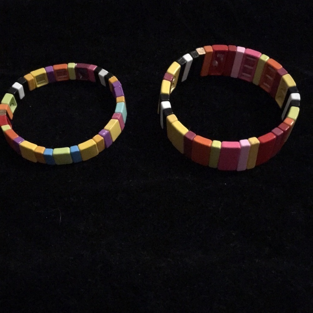 Set of 2 metal Stretchy Bracelets (Q)